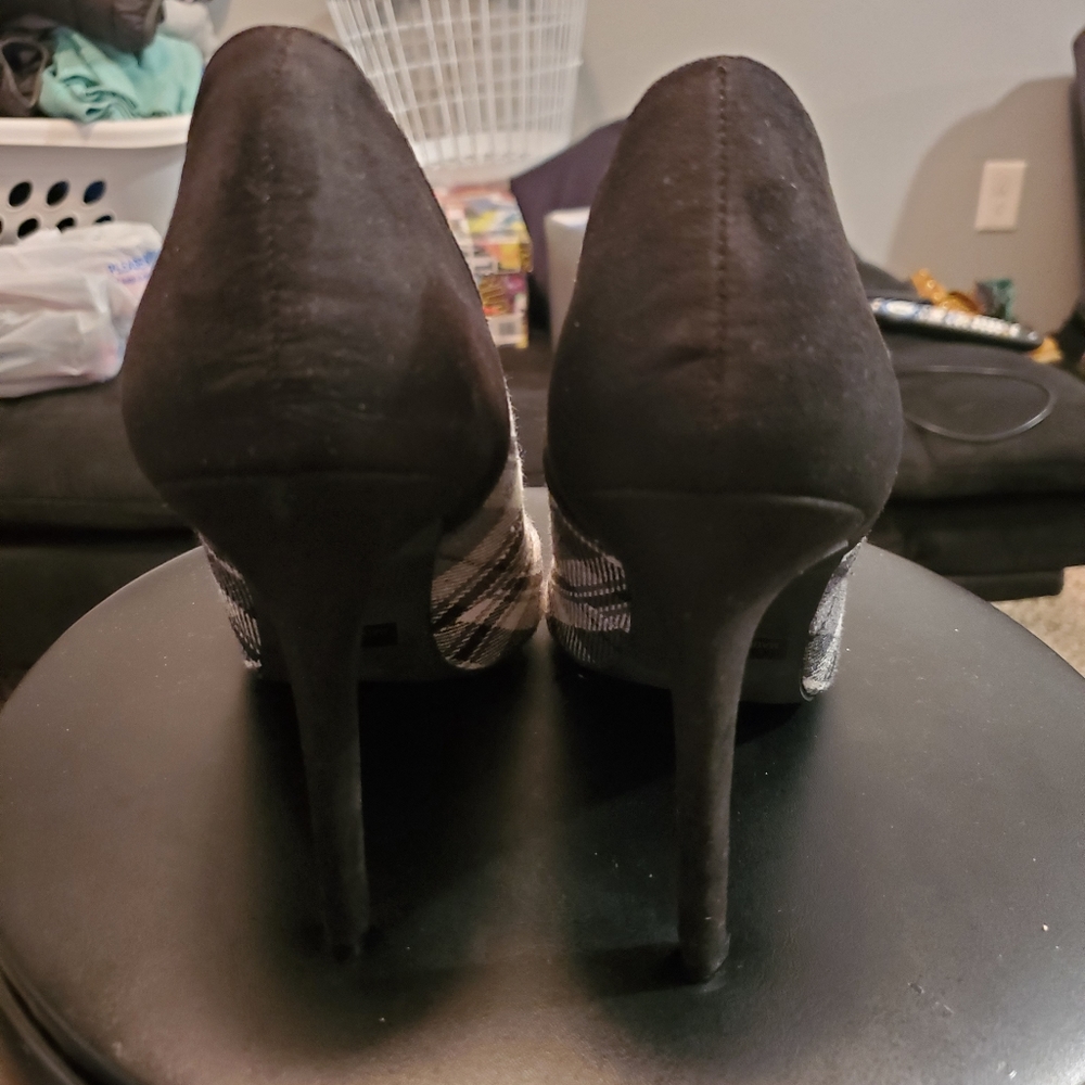 Heels - Picture 2 of 3